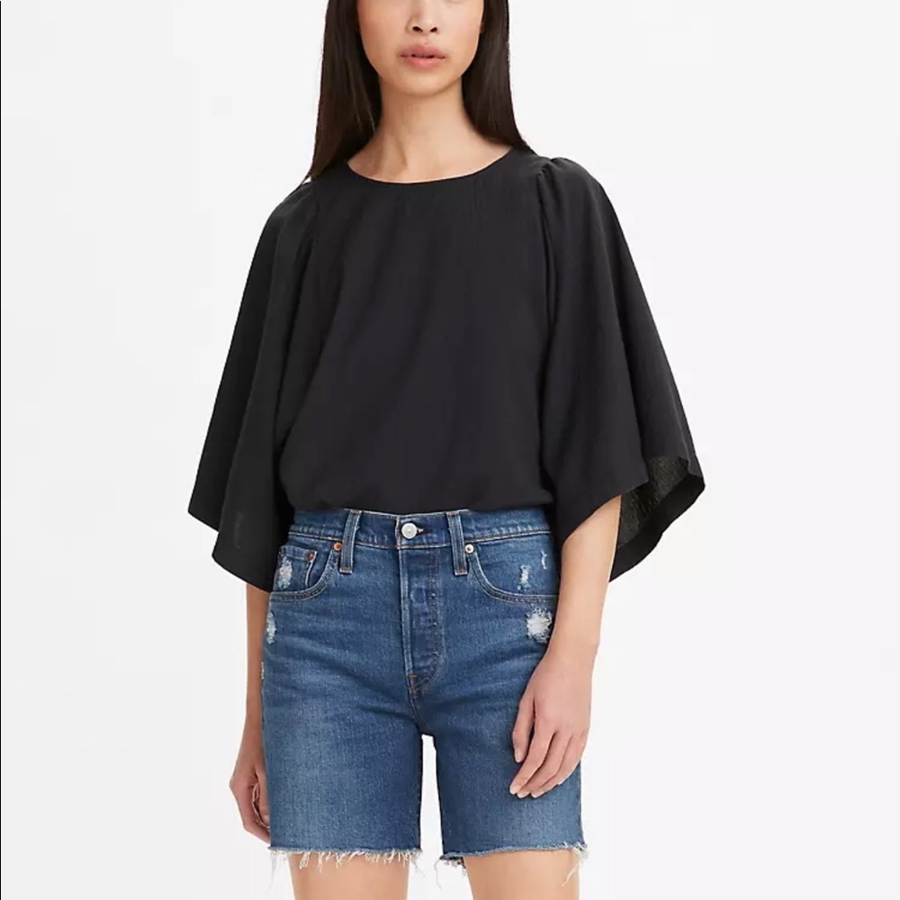 Levi’s cropped shirt